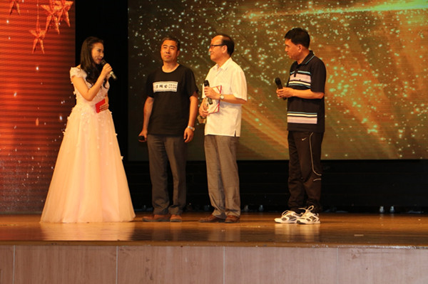 毕业影展7_副本.jpg 毕业影展7_副本.jpg