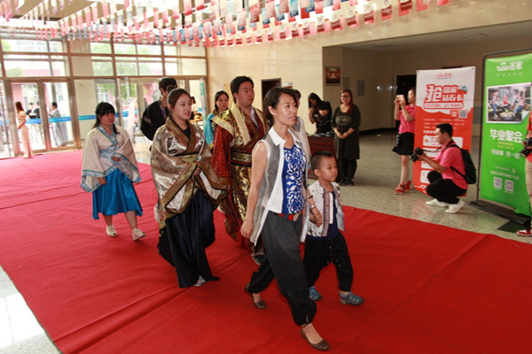 毕业影展4_副本.jpg 毕业影展4_副本.jpg